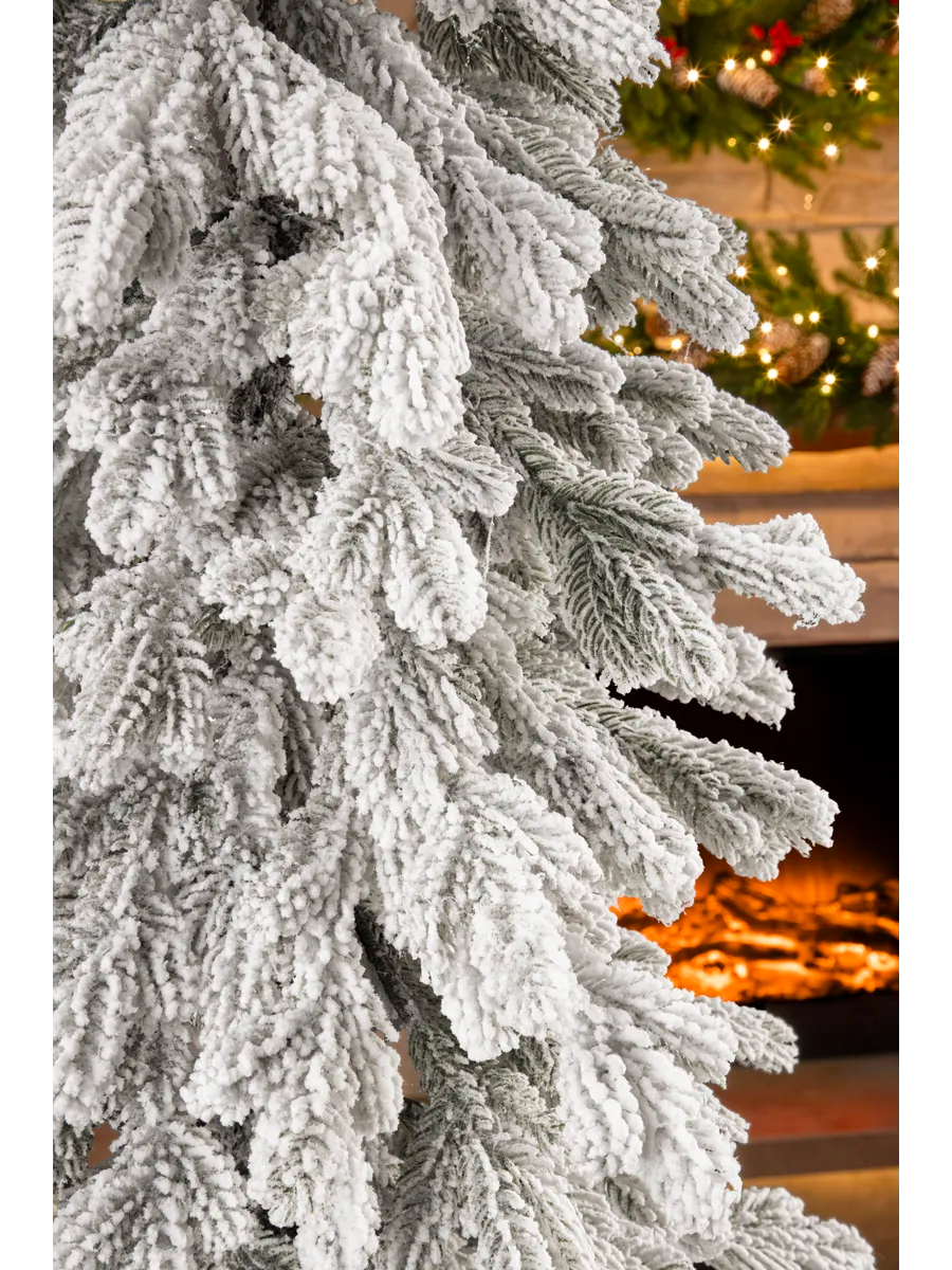 Schneebedeckte Weihnachtsbäume auf Holzstämmen (3er-Set)