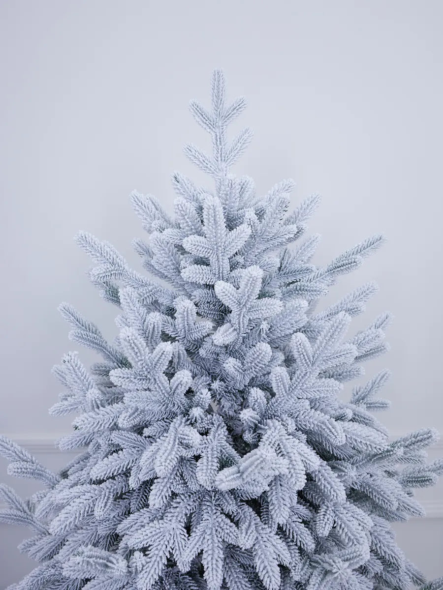 Schneebedeckter Crystal Weihnachtsbaum