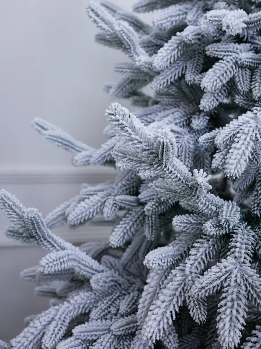 Schneebedeckter Crystal Weihnachtsbaum