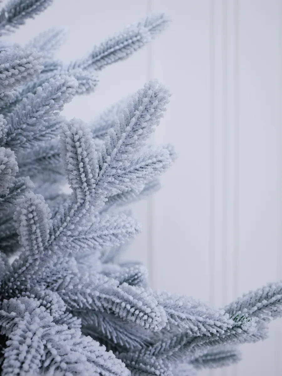 Schneebedeckter Crystal Weihnachtsbaum