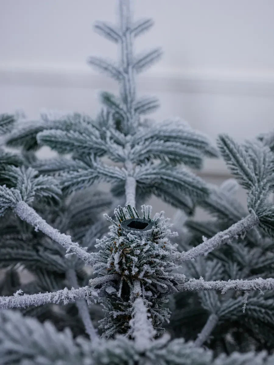 Schneebedeckter Crystal Weihnachtsbaum